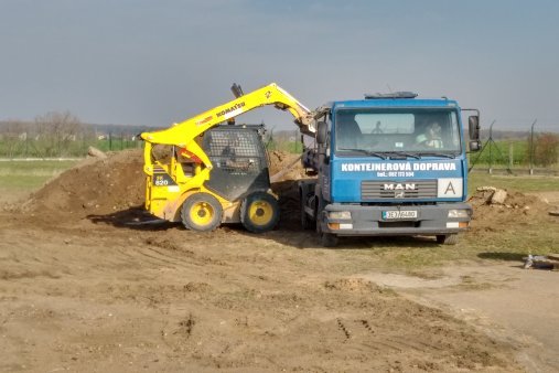 Zemní práce v Nepolisech